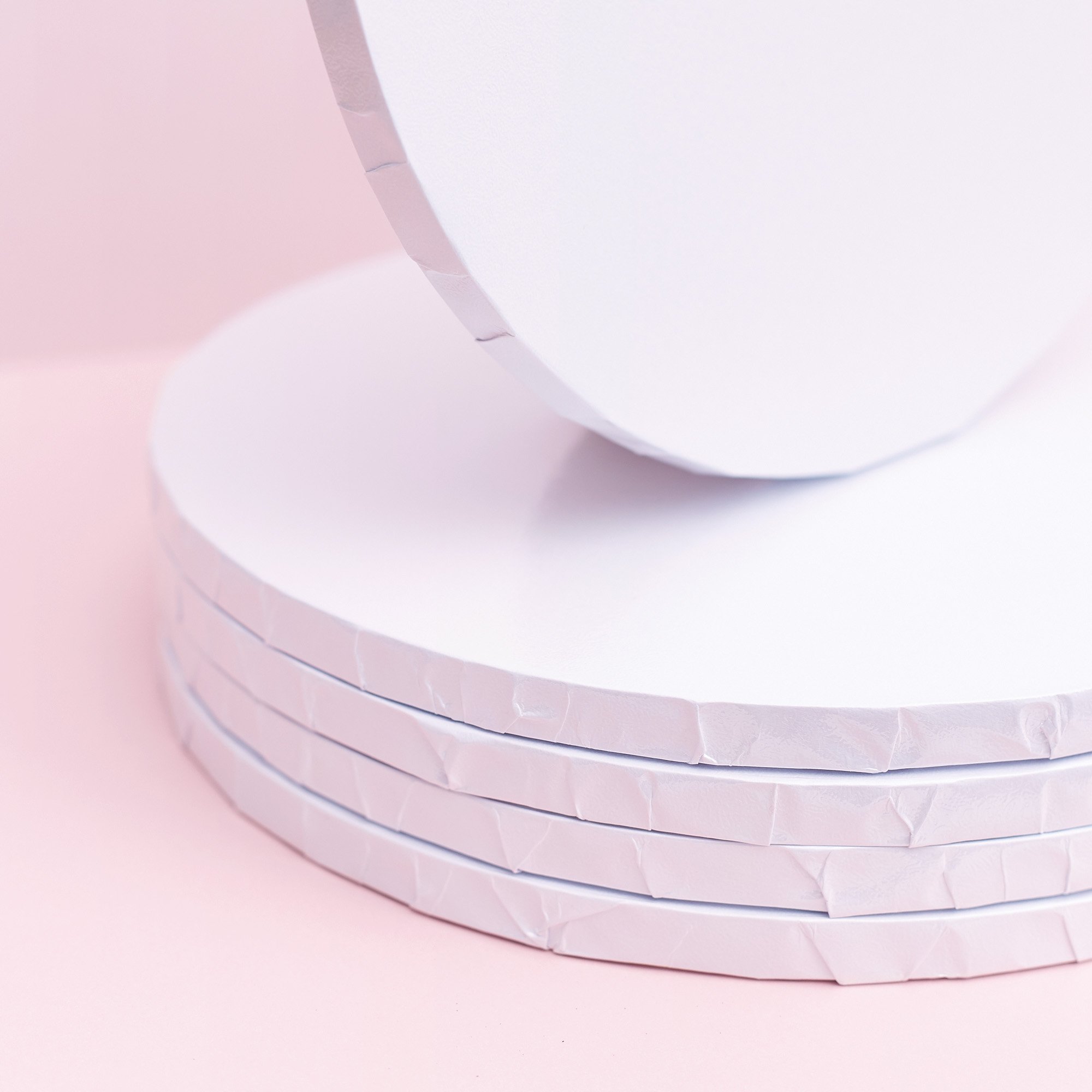 the-baked-studio-white-gloss-drum-cake-boards-pack-of-5-cake-decorating-2.jpg