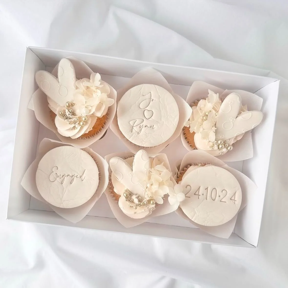 Thank you @bakemeatreat_ for using our White Hydrangea on your beautiful cupcakes 🧁💕

Link in bio to shop xxx

#engagement #engagmentcupcakes #cupcakes #cupcakedecorating #cupcakesofinstagram