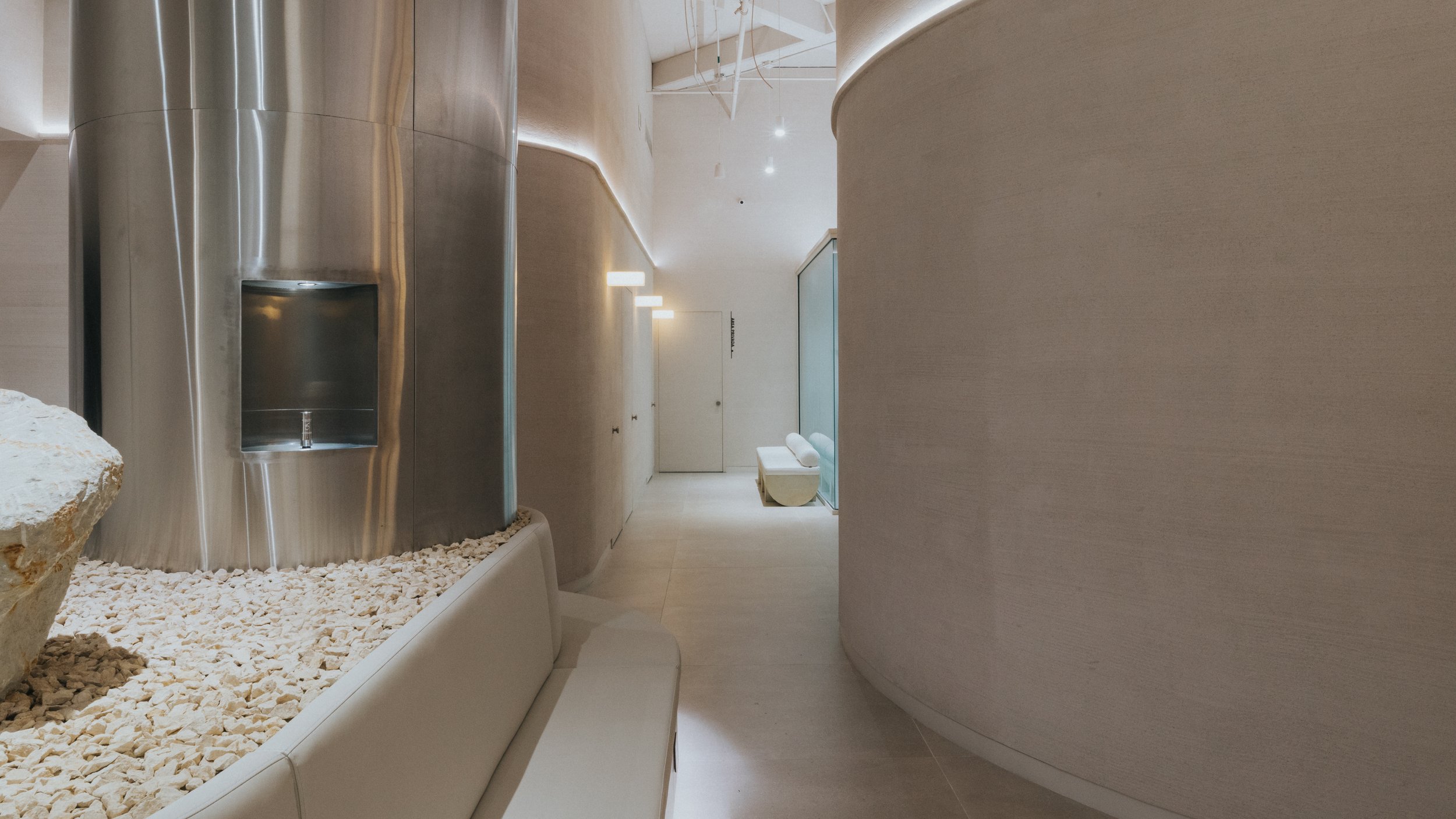 4.Waiting room.DRA.SKIN.AR.EA.jpg