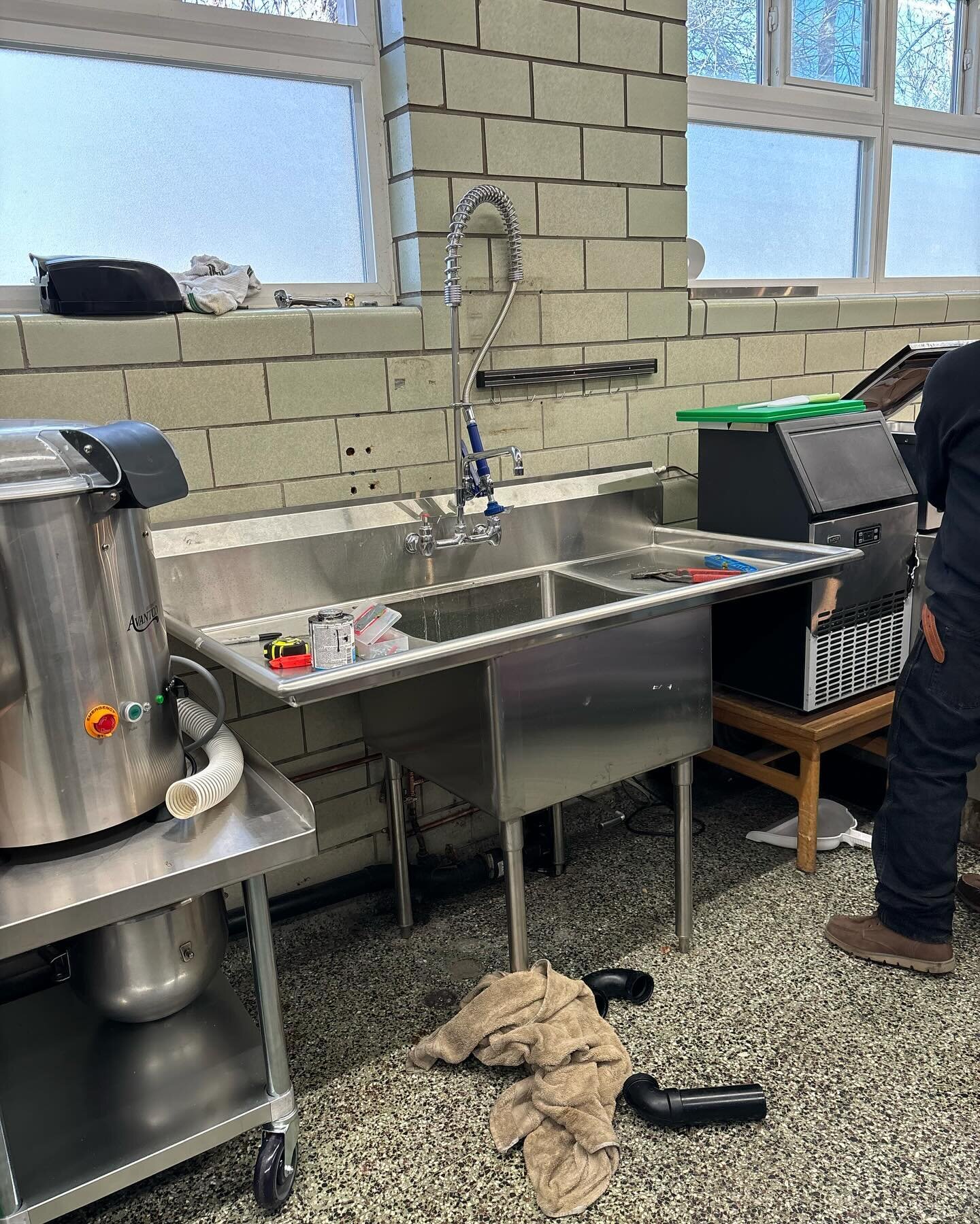 Revamped the plumbing for big sinks at a school kitchen. All done!

#commercialplumbing 
#denvercolorado 
#smallbusiness 
#plumbing