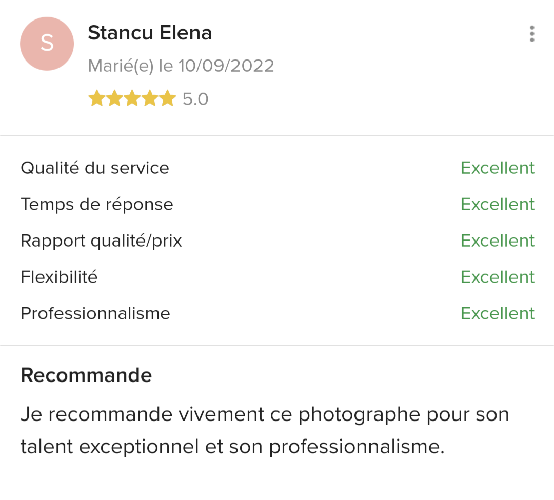 Capture d'écran d'une fiche d'évaluation en ligne pour un photographe, avec des notes parfaites et une recommandation