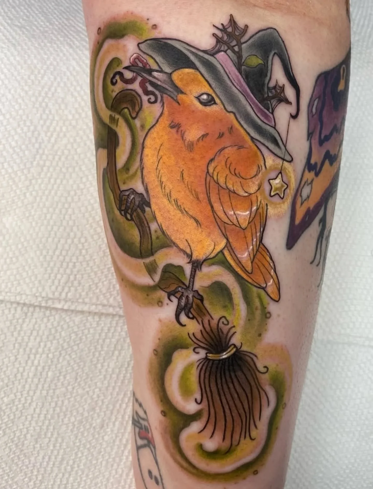 A couple of lil spooky guys in hats!! 🎃🕯️🕸️ Done by @kailynbyerstattoo , who's currently booking tattoos, so you too could get a spooky lil guy of your very own! She's got lots of pre-drawn designs, or bring her your custom ideas 🖤 Contact info o