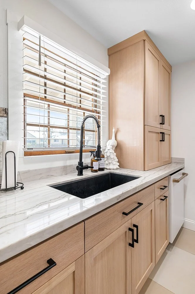 modern-minimalist-kitchen.jpg