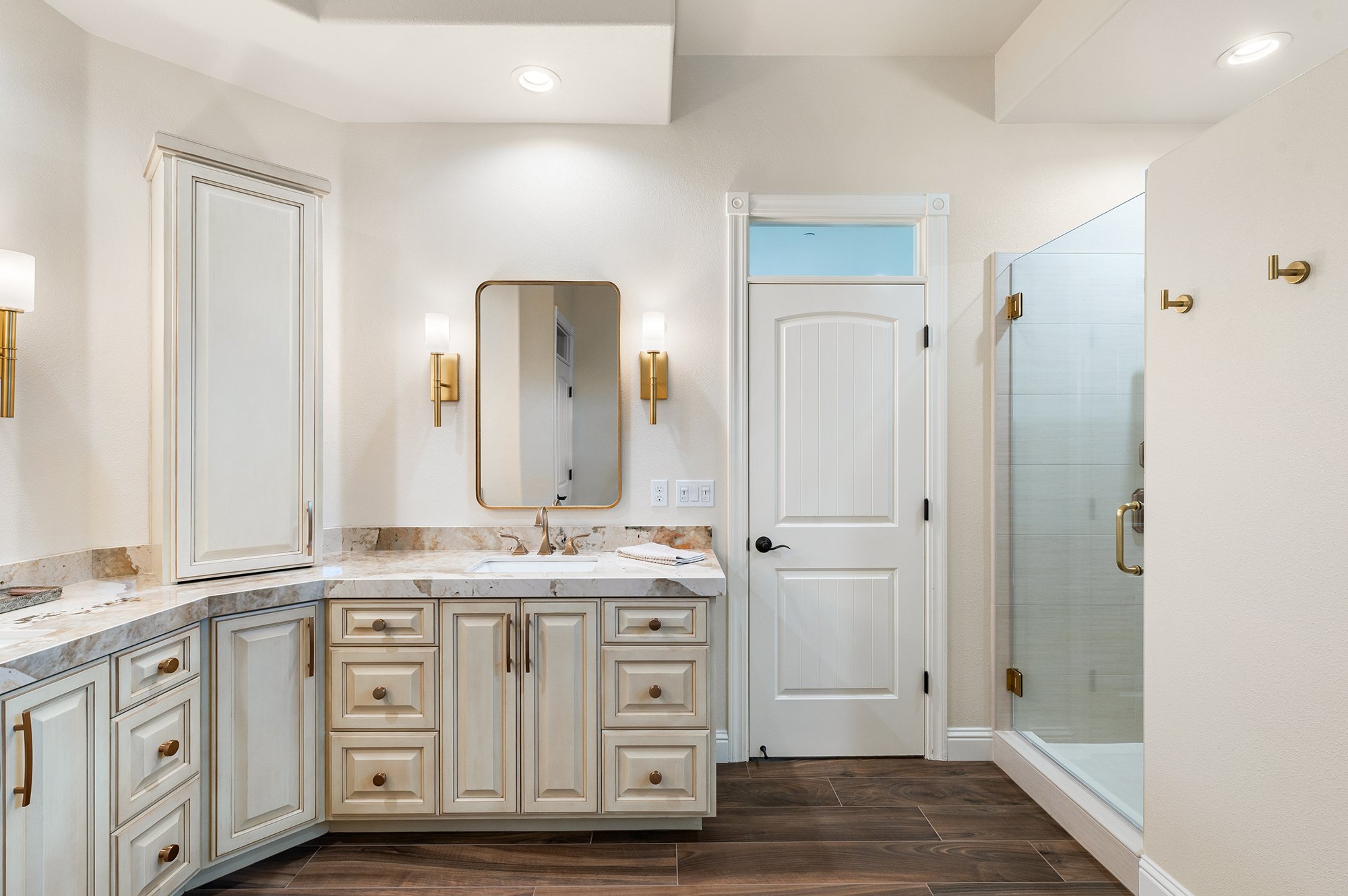 White and cream color palette bathroom interior design inspiration