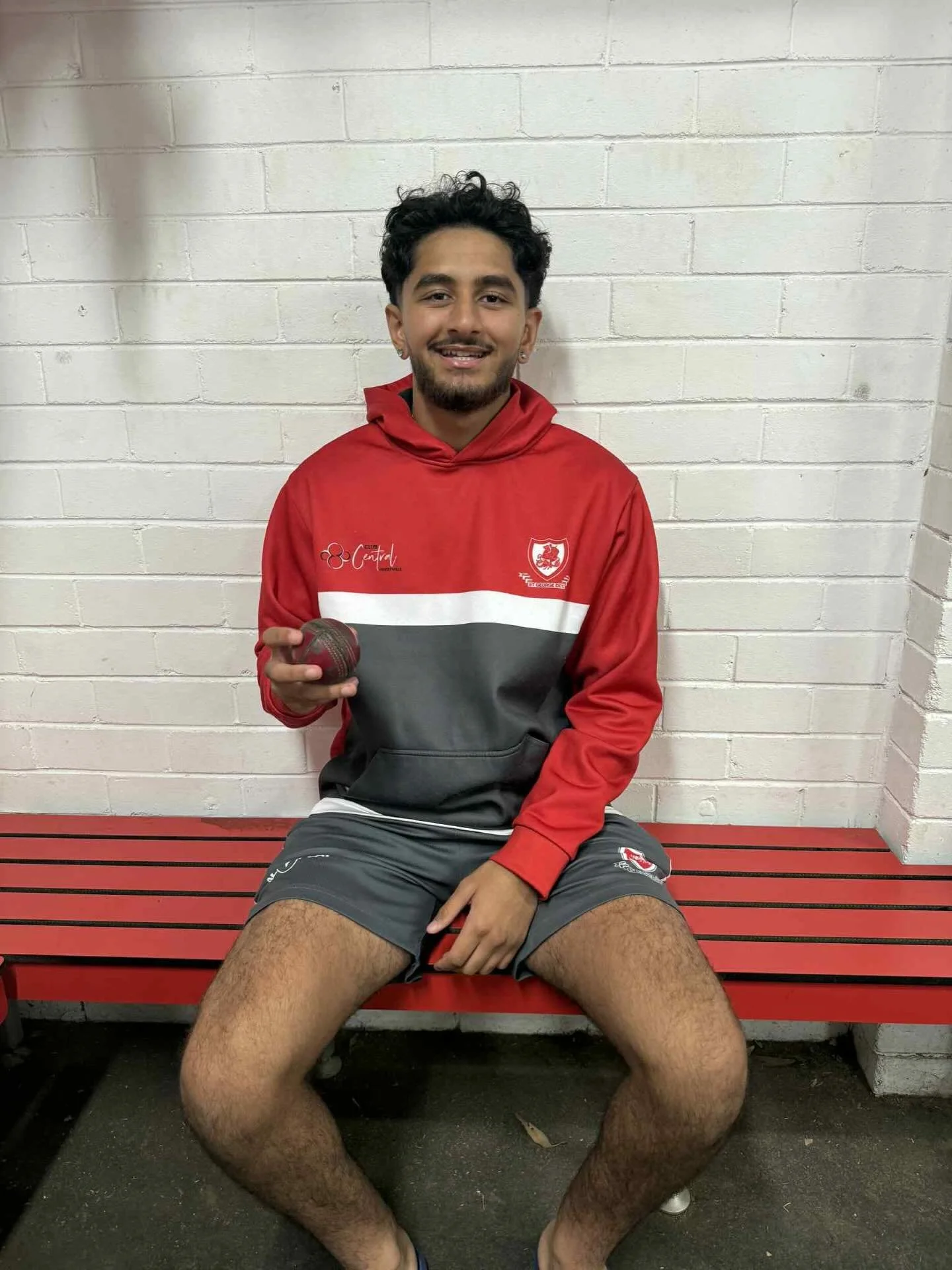 Aryan Dhongade returned to the park in Metros on Saturday with a bang, taking 6/25 as the boys rattled off another bonus point win.