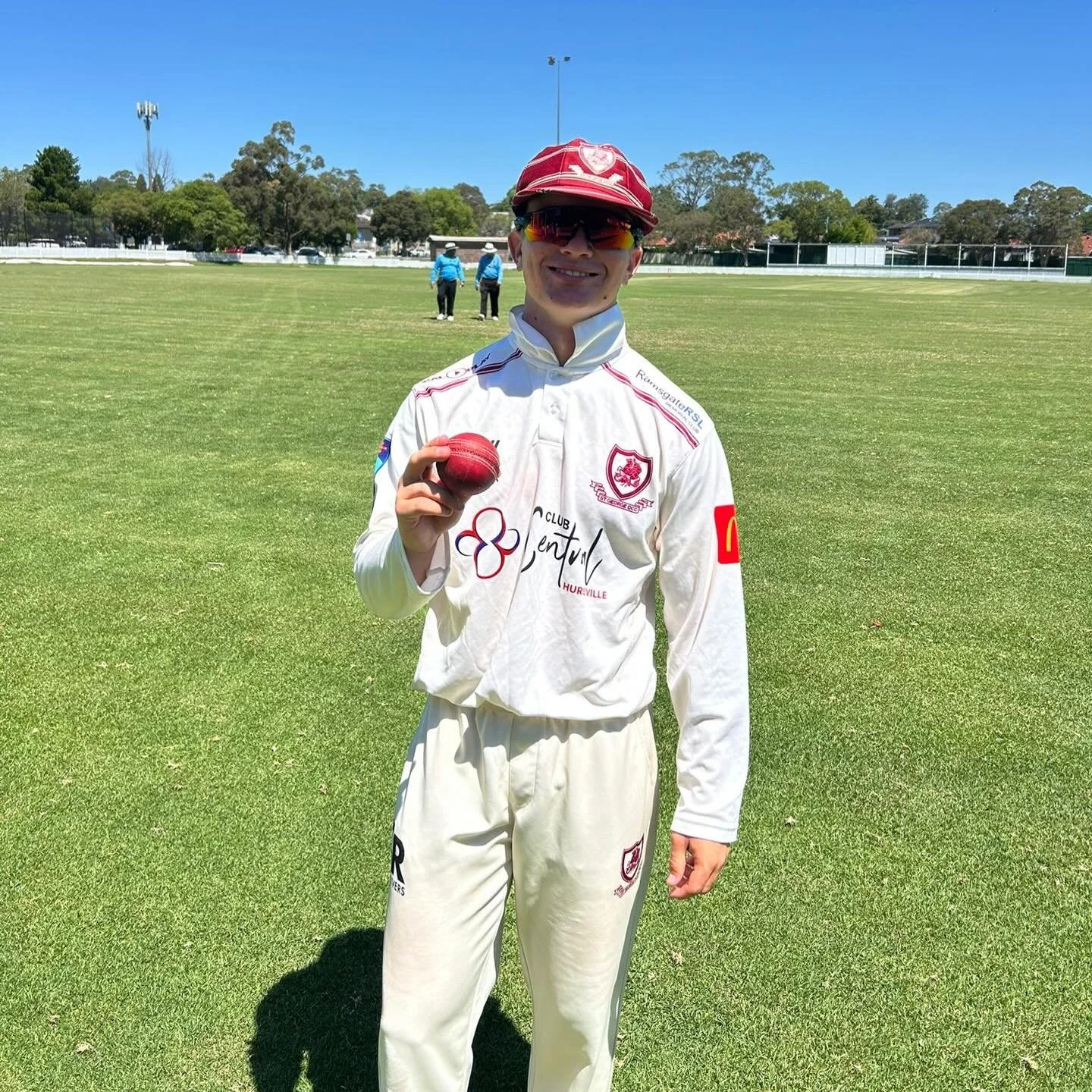 Getting Bizzy with it.  Byron Whitbread has a thing for taking big hauls and today he made his mark with an astonishing 7/16 off 15, completely turning the game in 5s favour. Wests all out 101 and the boys are 3/165, George Kazakonis 82* 👀