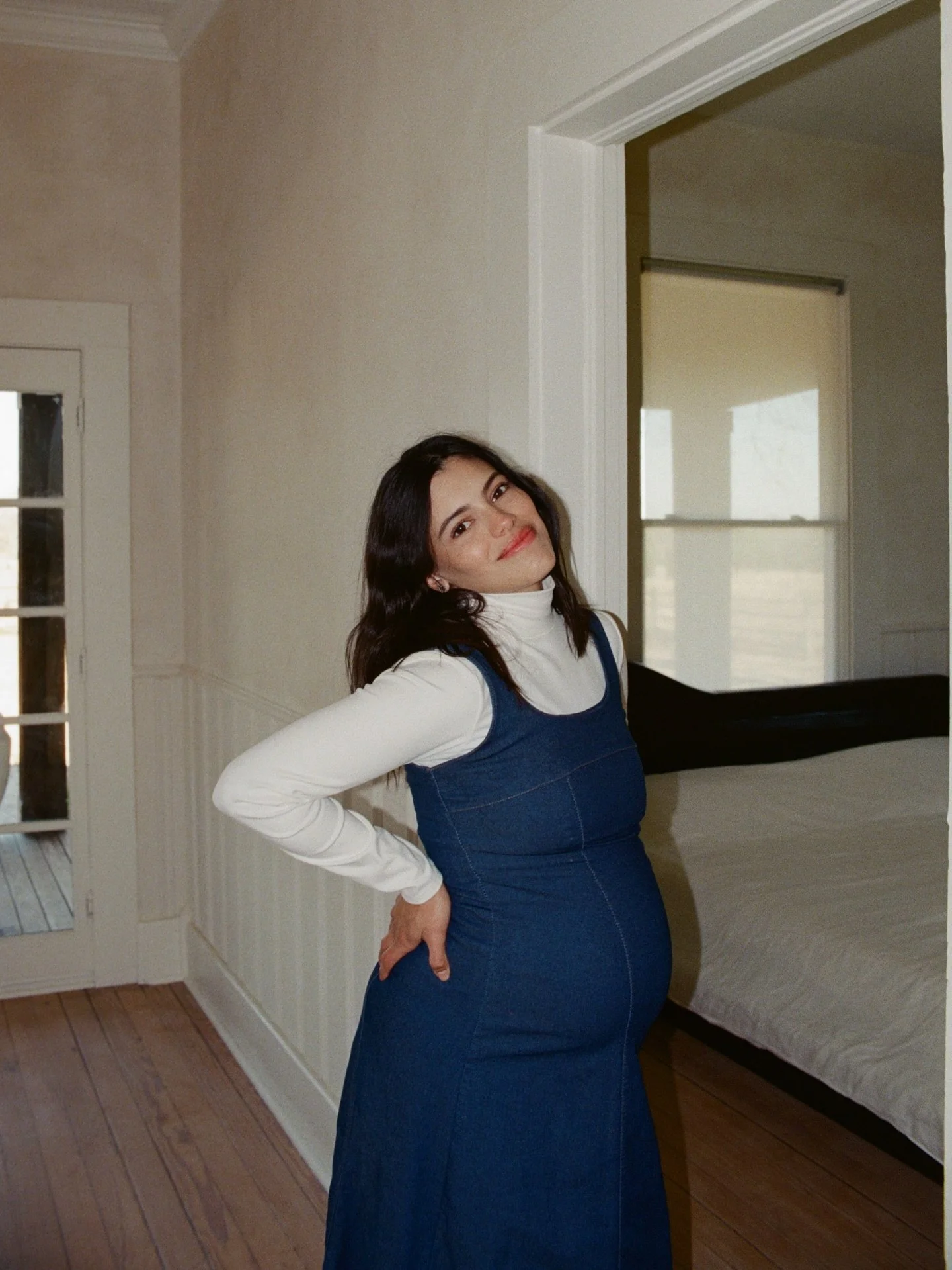 A cozy little morning with the Sacriste fam 🛋️🎞️