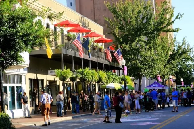 If You’re Visiting Pensacola for an Event, Here’s How to Plan the Trip
