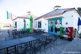Papa's Pizza outdoor seating on Pensacola Beach