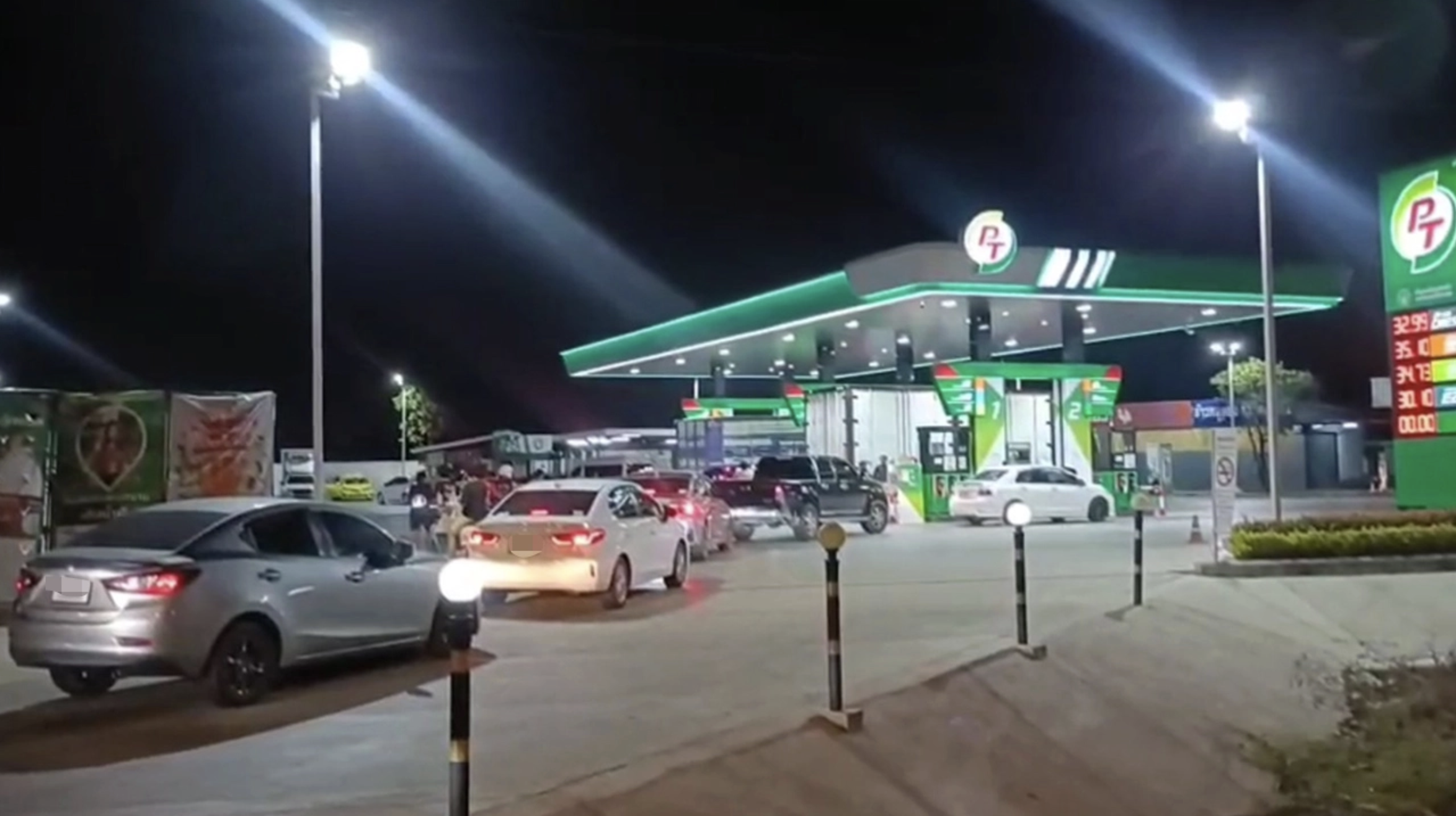 Vehicles queuing at a petrol station in Thailand during the 2026 fuel crisis, as Middle East tensions drove oil prices toward $100 per barrel