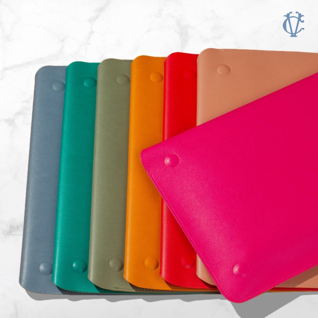 Pick your favorite color, we have plenty! 🌈

Our MacBook bags come in a mood-matching color for every adventure, helping you stand out from the crowd.

Find your perfect match in the link in our bio.

#ValerieConstance #LaptopSleeve #MacbookCase