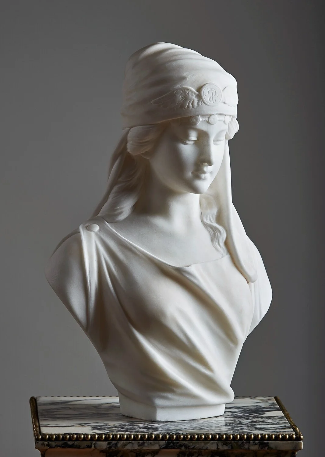Beautiful product photography of marble statue of woman wearing headdress taken by Nick Matthews who does amazon product photography