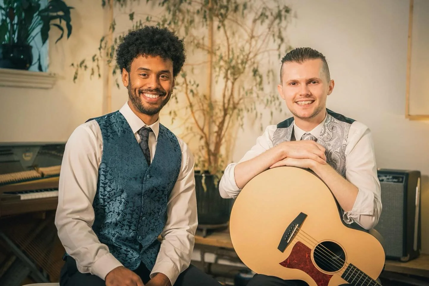 What&rsquo;s Going On?! Jordan and me are shreddin eh? This song always features in our sets together! Follow the link in our bio to book for this summer 🫶 #marvingaye #acoustic #weddingacoustic #summer #motown