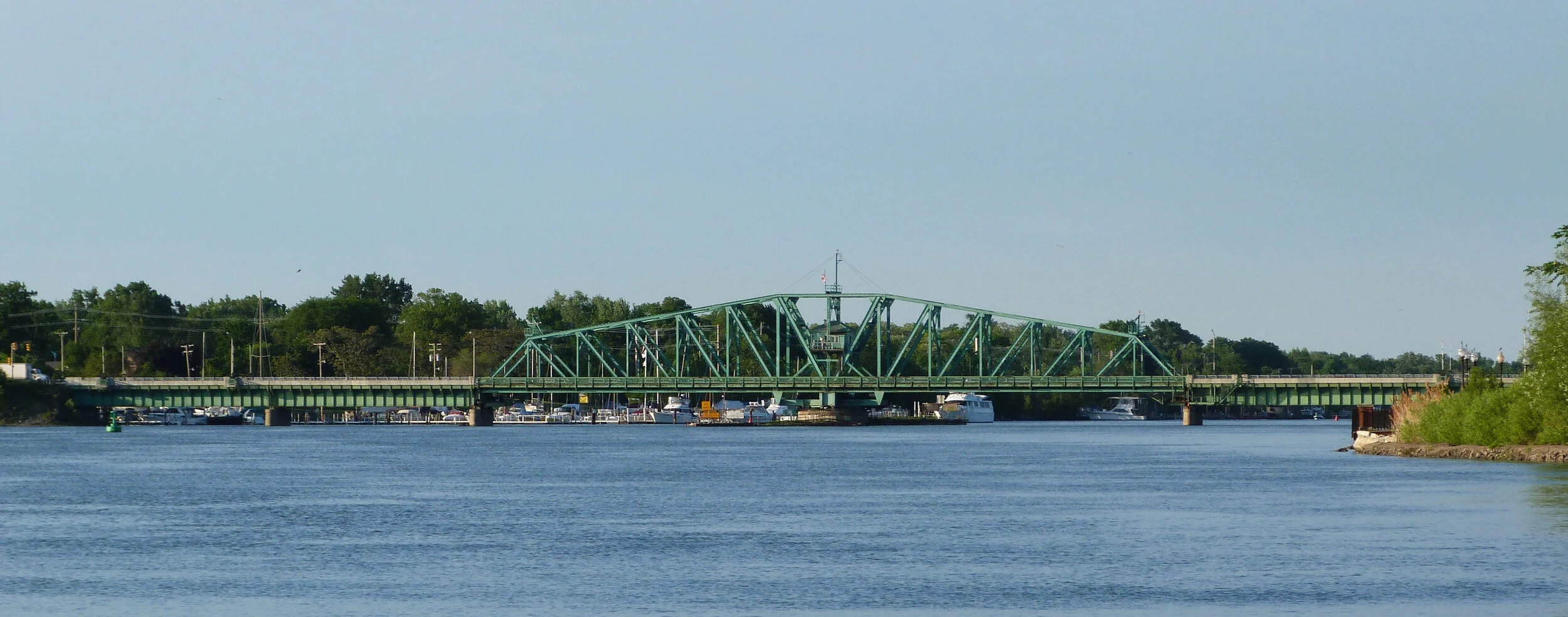 Wayne County Bridge trenton 2.jpg