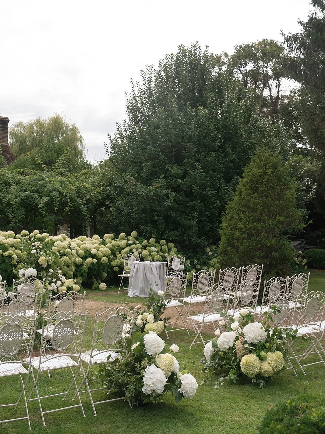 💌 August was a dream 🕊️

Flowering some beautiful venues, with lovely brides and meeting some amazing creative suppliers.
We visited The Old Rectory Estate, The Walled Garden at Cowdray, The Four Seasons Hampshire and The Lanesborough.
A family wee