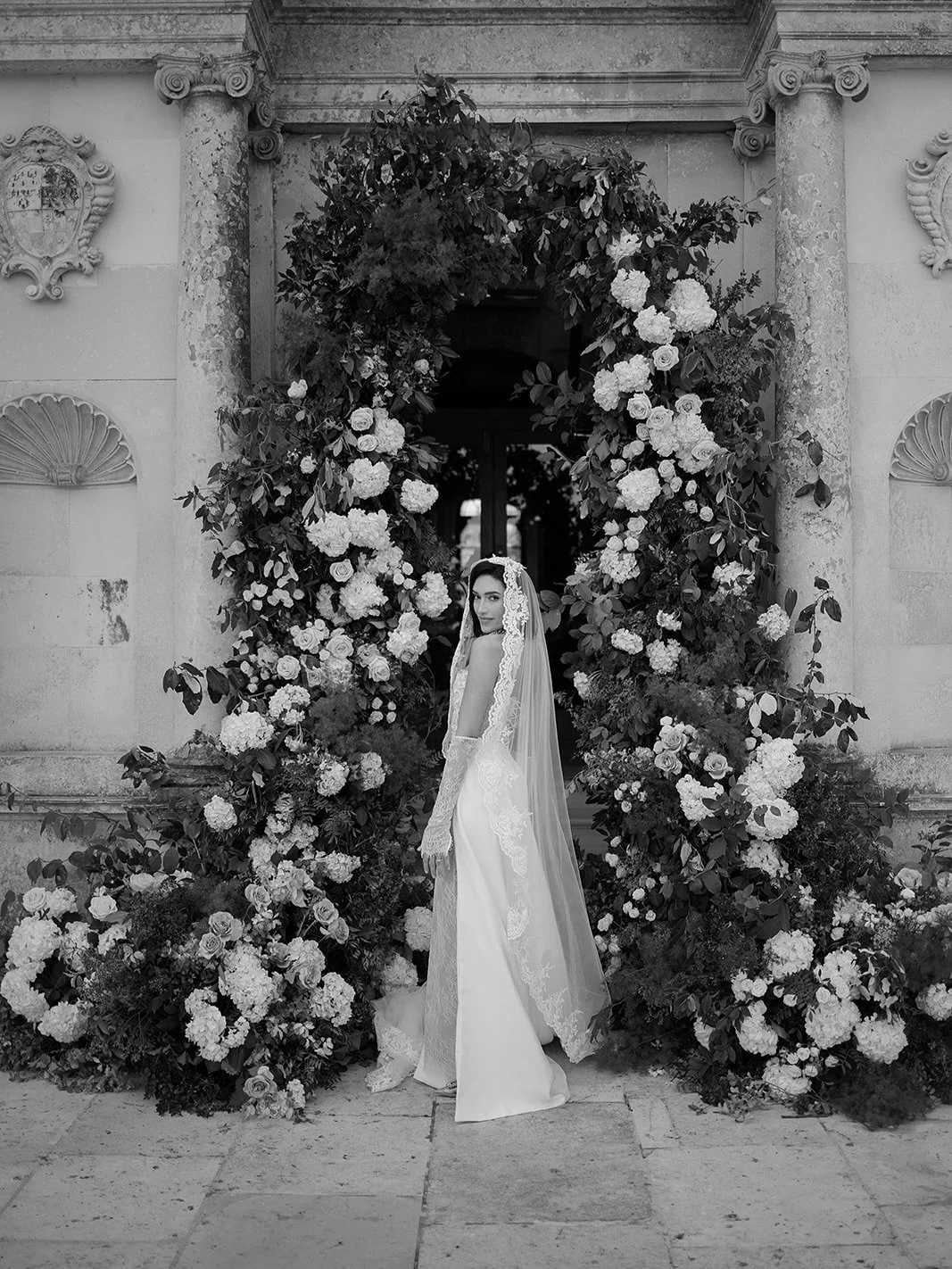 🕊️ Gabrielle and Paul at Lulworth Castle.

Dramatic yet timeless.

Playful yet refined.

Immersive yet intimate.

Concept, Planning and design: @desiderataweddings
Concept, planning and floral design: @amycarlileflowers
Venue: @lulworthweddings @l
