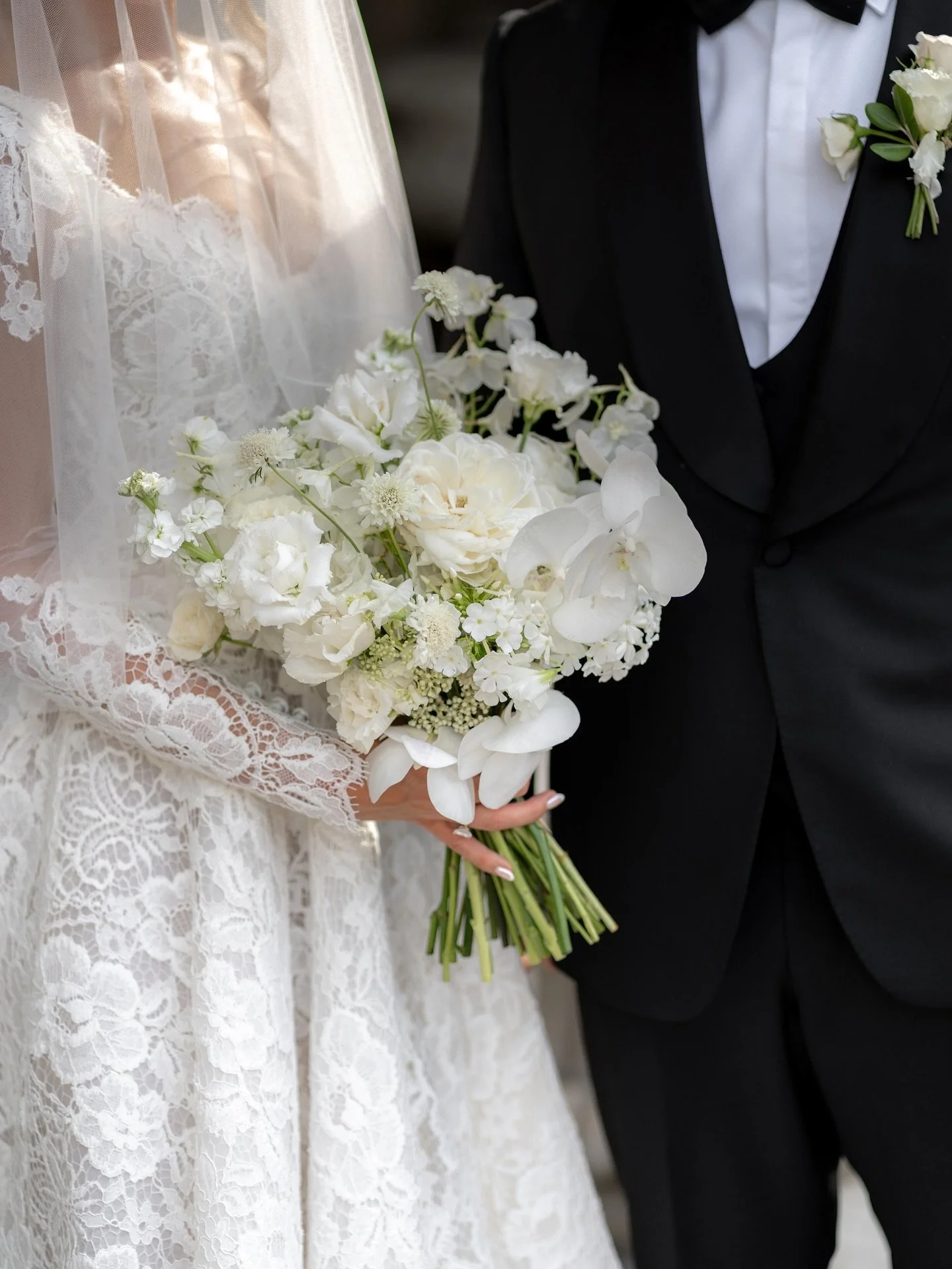 A beautiful, timeless design for Victoria and Rob at Wotton House in Surrey. I&rsquo;ve already used this image so many times for 2026 proposals.

White and ivory tones captured to perfection by @annaliserosephotography 

I&rsquo;m in my element for 