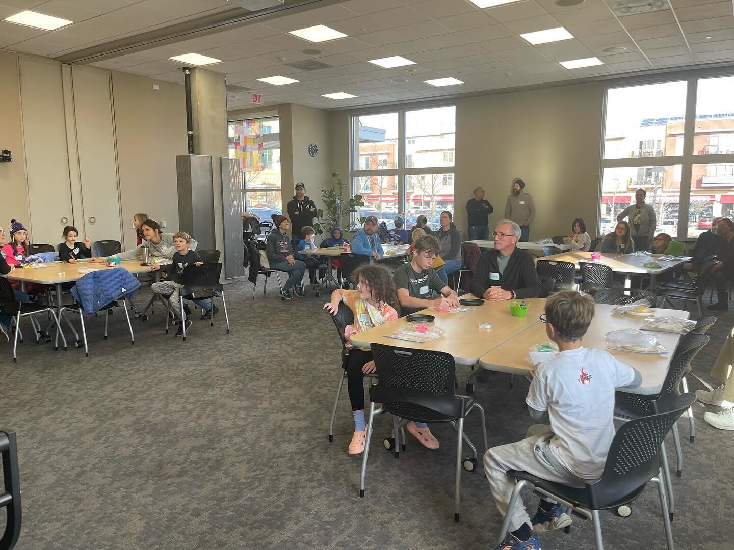 Stemforce Winter Break Spectacular:
We held an event at Sequoia Public Library with fun Winter themed stem activities!
50+ people joined us in learning about physics and basic circuits, and then building custom snowman- snowball launchers and light u
