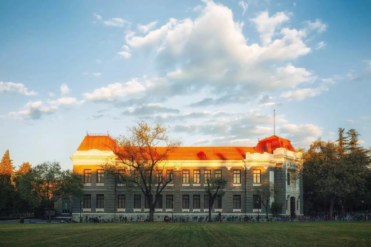Tsinghua's Architecture