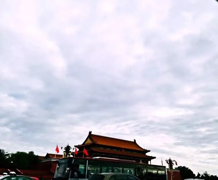 Fall has arrived. Classes start on Monday and I can’t get over the fact that Tsinghua, and I’m assuming most Chinese universities, don’t have mascots.