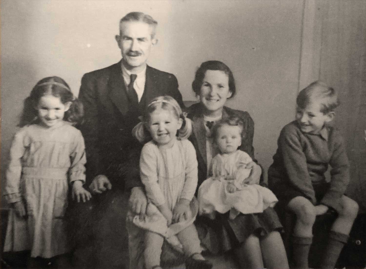 Casty Cobb with husband Arthur, daughters Miranda, Eleanor, baby Clarissa and Son Stephen c1947