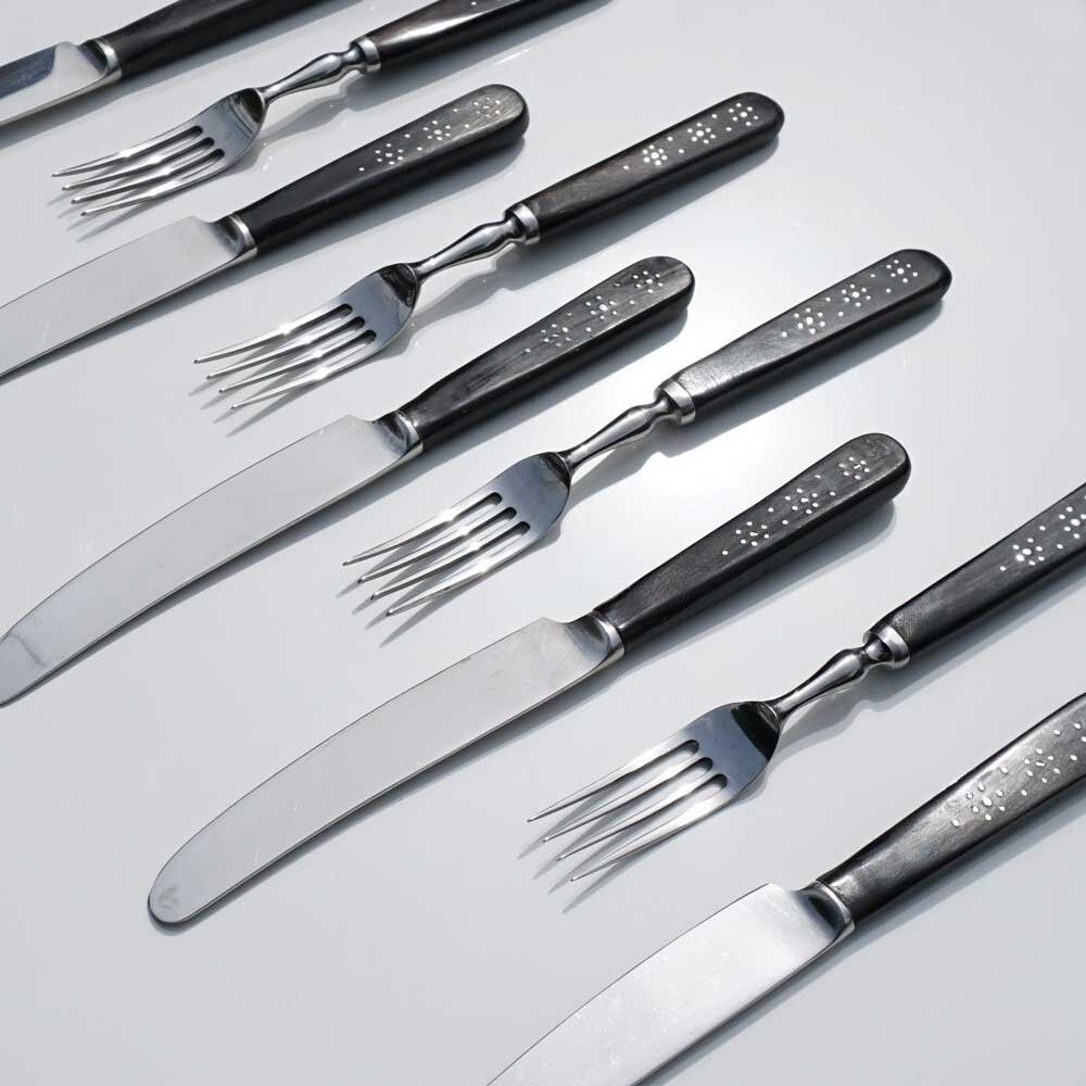 11_knives-2-forks_.jpg