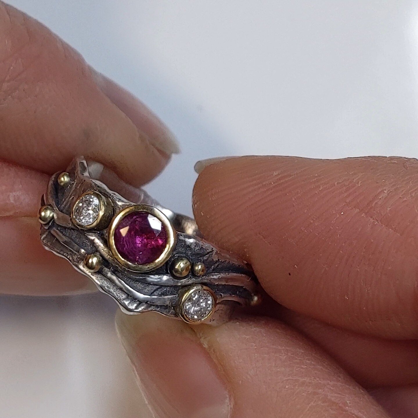 💗 Custom Made Mountain River Ring, now with a Very Happy customer!

💎 Upcycled Ruby and Diamonds from an old, heirloom ring.

#GemstoneJewellery
#HandmadeJewellery
#CustomMadeJewellery
#CustomisableRings
#RubyRing
#DiamondRing
