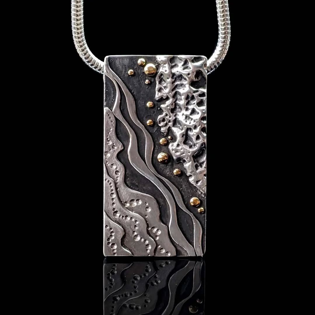 ☀️ This pendant has just flown over to the Sunshine Coast, on the Pacific West of Canada. 

🎁 A gift for an especially kind sounding person (a good friend of a good friend of a good friend 😊). . .

🌊 I&rsquo;ve always wanted to go to this part of 