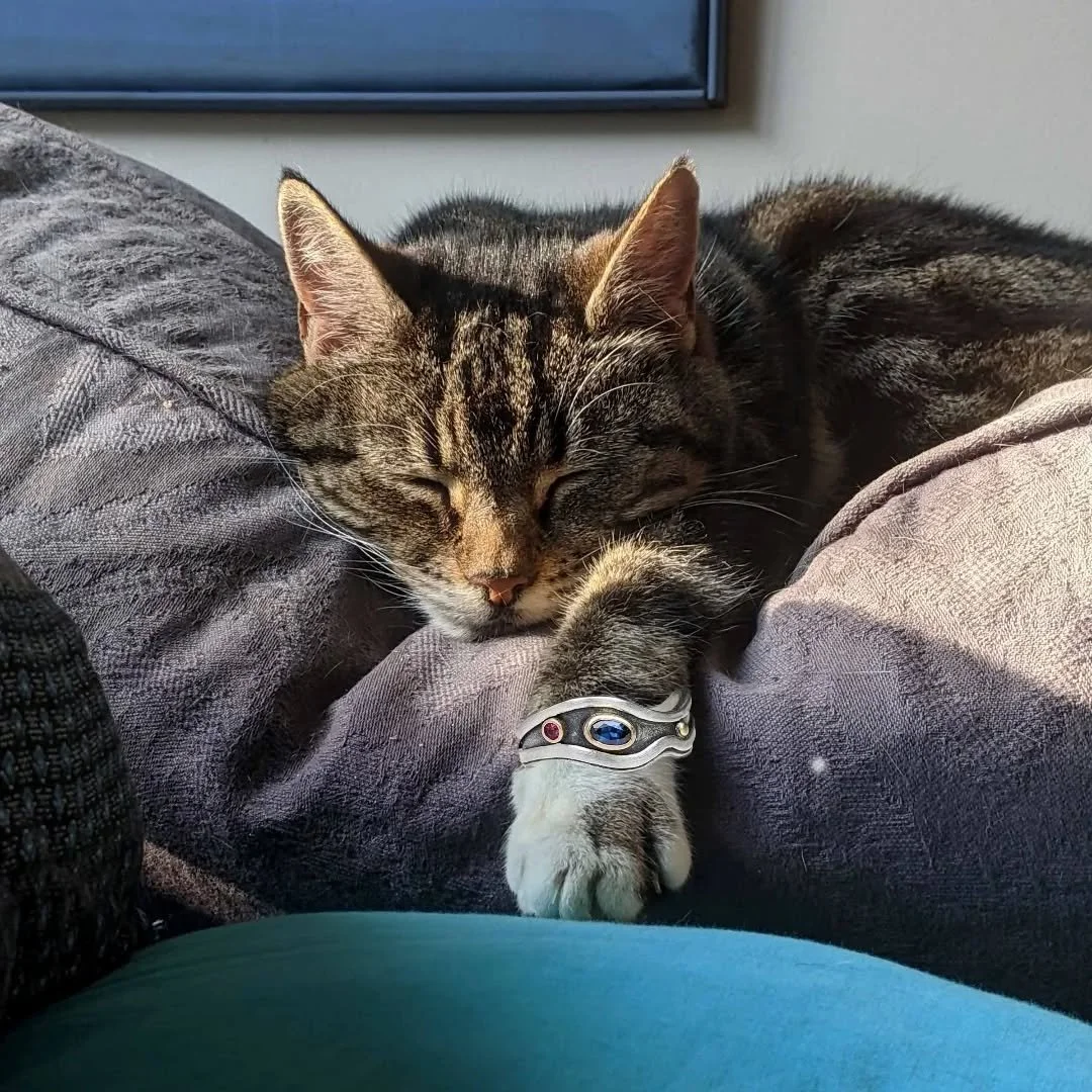 🎯 Goal for this year : Get more shots of jewellery being worn!

💎 Taking more photos and short videos of my jewellery being actually Worn has been on my to do list for Ages!

✨ Everyone wants to know how a piece moves, sits, hangs, drapes right ?. 