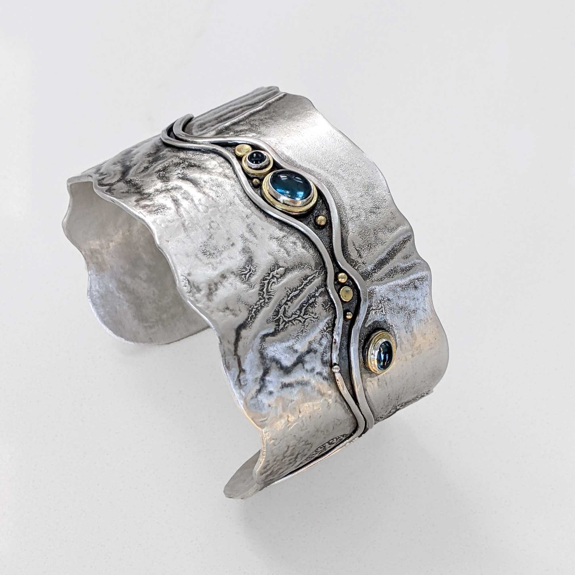 Noe_River_Cuff_front2_.jpg