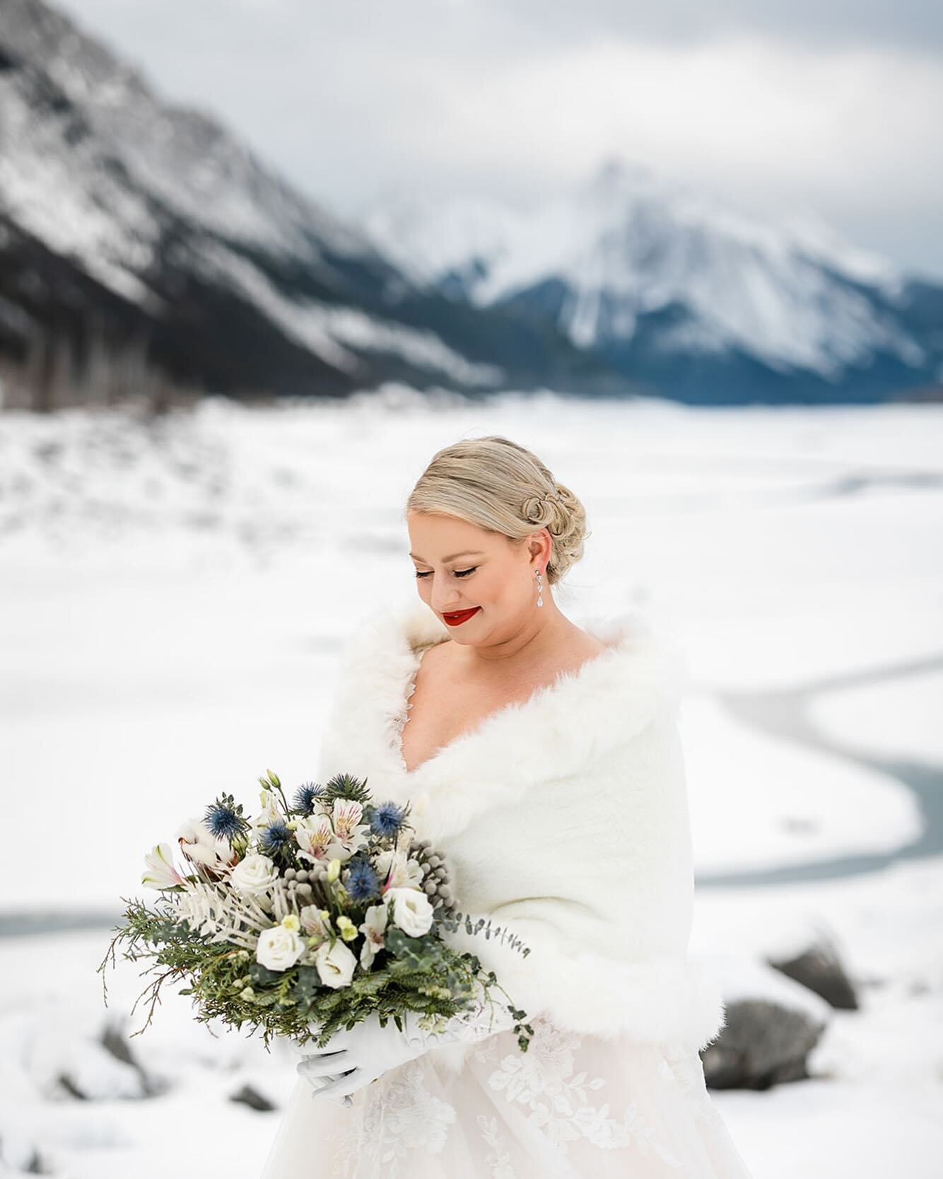Winter brides, we love you! ❄️ 

Never will I tire of these gorgeous photos of Jess at Medicine Lake captured by our friends, Ash and Brian of Kinfolk Photography.

Photography by: @kinfolk.photo 📸 

.
.
.
#myjasper #winterwedding #rockymountainbrid