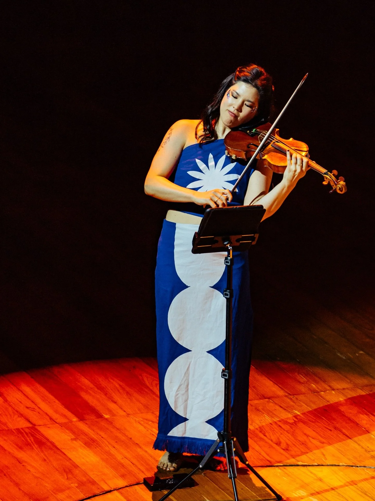 Late post, big gratitude ✨
Huge thank you to @violistjenn for creating this magical space, and to @asbjorn_norgaard for the creative adventures, especially exploring Biber with the inspiring @sibaveloso 💜 (thanks for teaching me a little rabeca!)

M