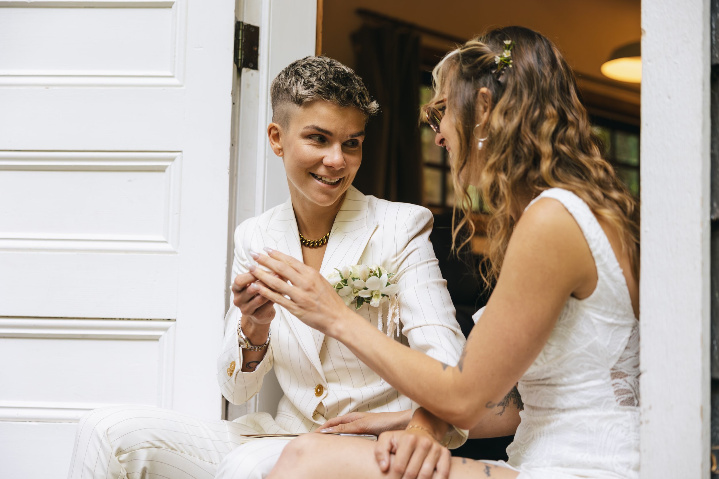 Squamish-lgbtqia2s+-lesbian-Wedding-editorial-photography250.jpg