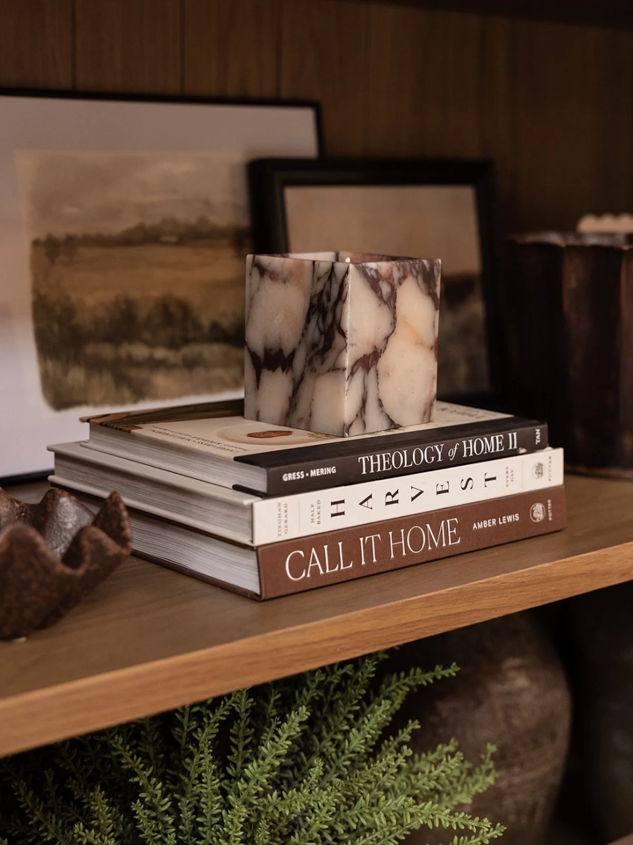 Luxury that lingers. Our Baccarat Rouge candle in viola marble. Effortless elegance, even after the flame fades. Bonus: the vessel becomes the perfect catch all for brushes or desk essentials.

Open 9-4 | Come Shoppe with us 🤍