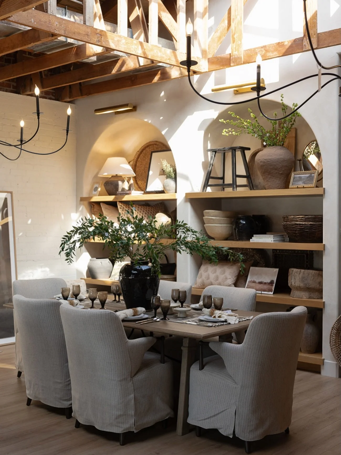 Our Fritz dining table, the perfect setting for summer hosting.

Open 9-4 | Come Shoppe with us 🤍