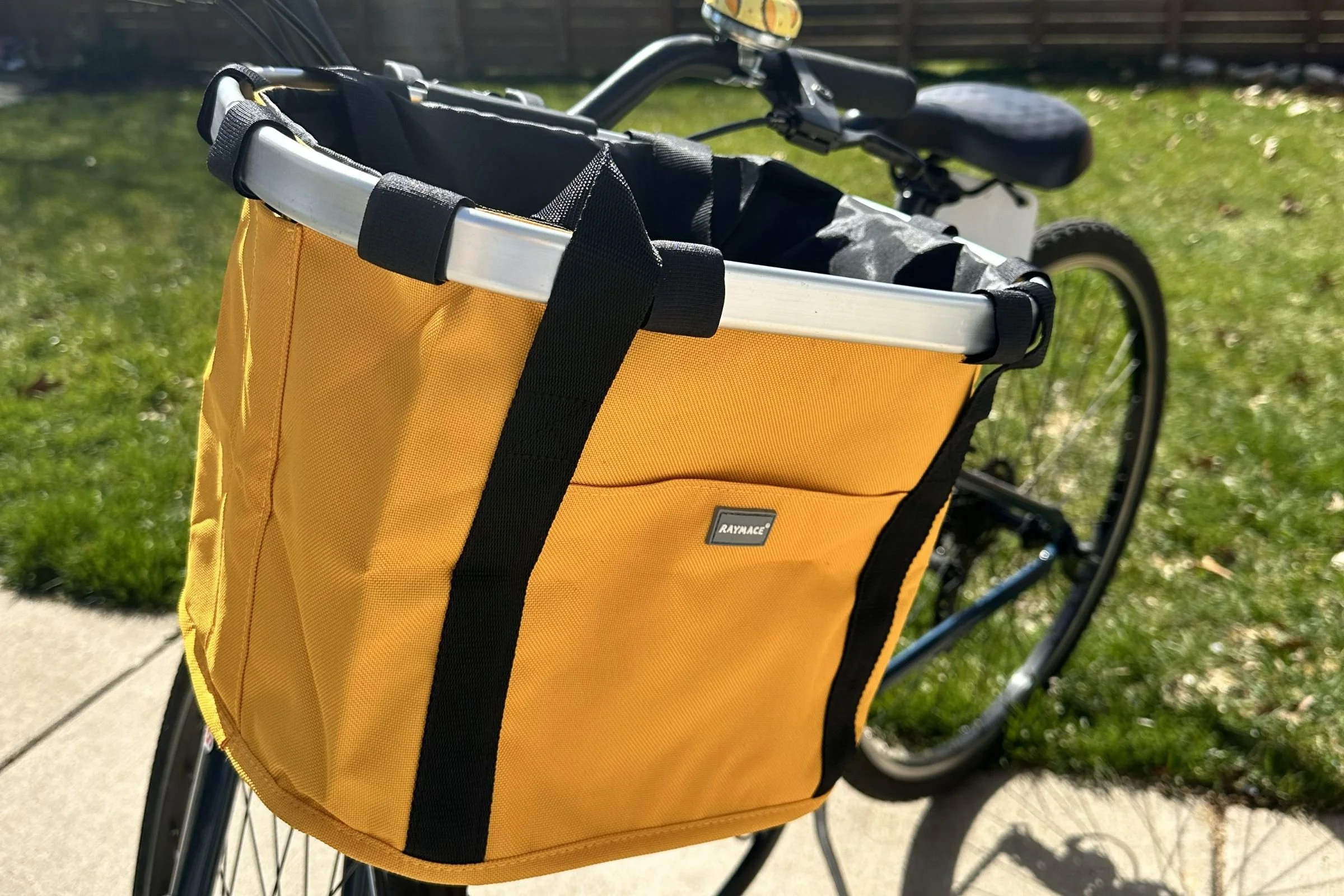 Detachable front bike basket used on Mi Bike Tours cruiser bikes