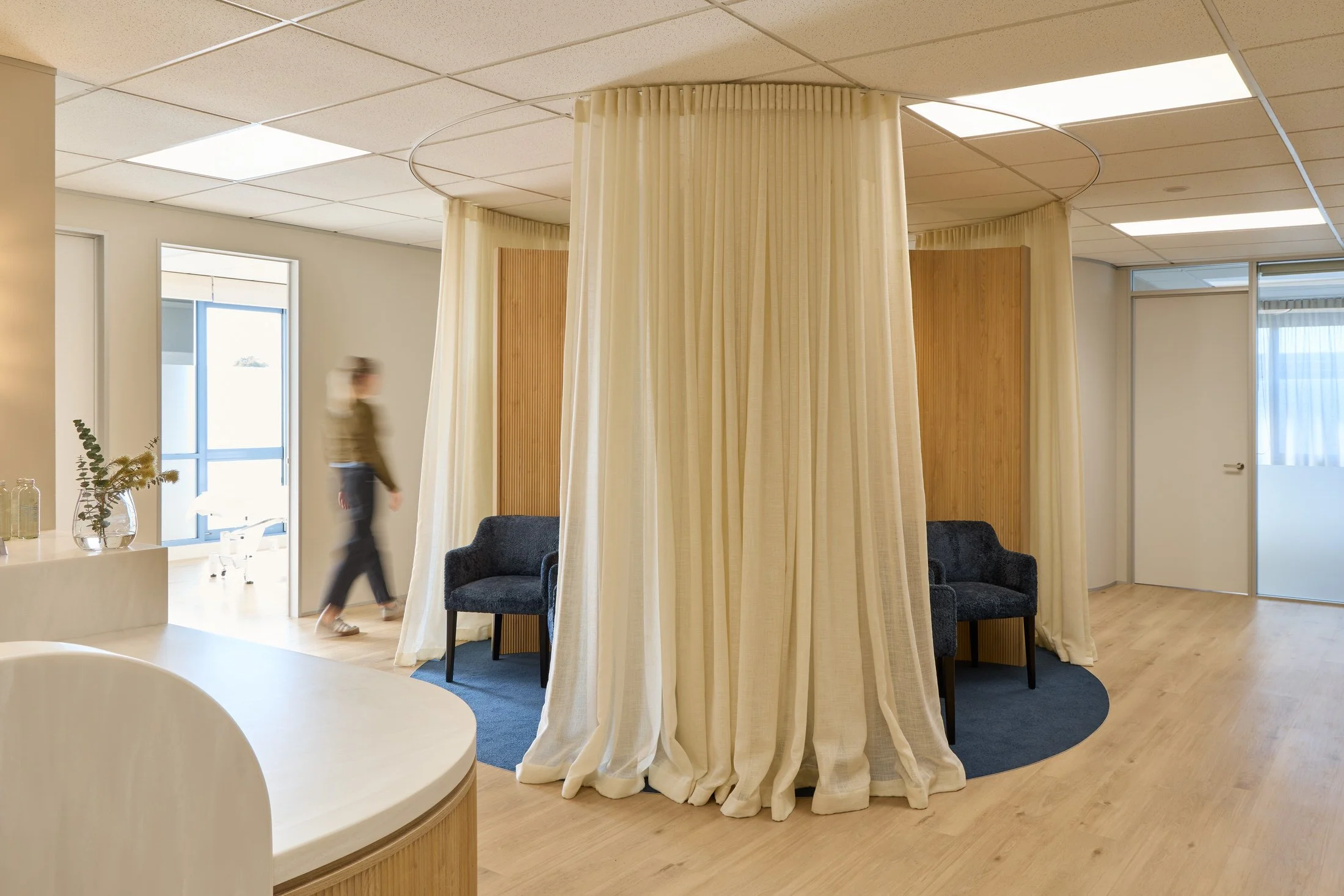  Finishes, Furniture and Styling  
We specify durable, commercial-grade finishes, fixtures and lighting, and source furniture through our long-standing supplier relationships, designing custom pieces where needed. Artwork, plants and decor complete t