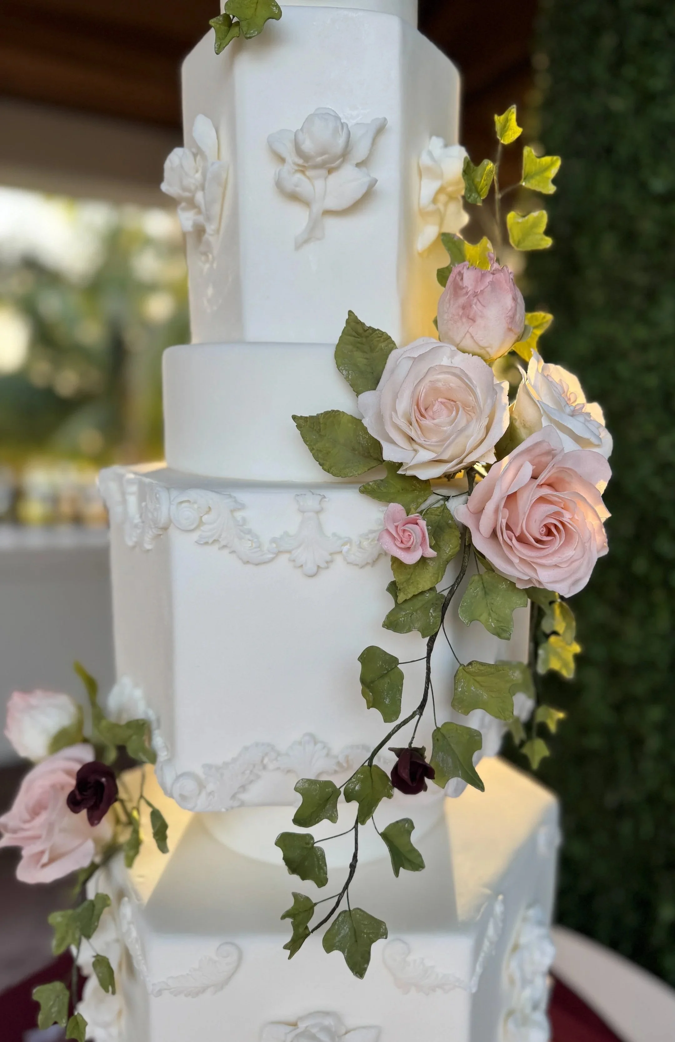 sugar roses wedding cake