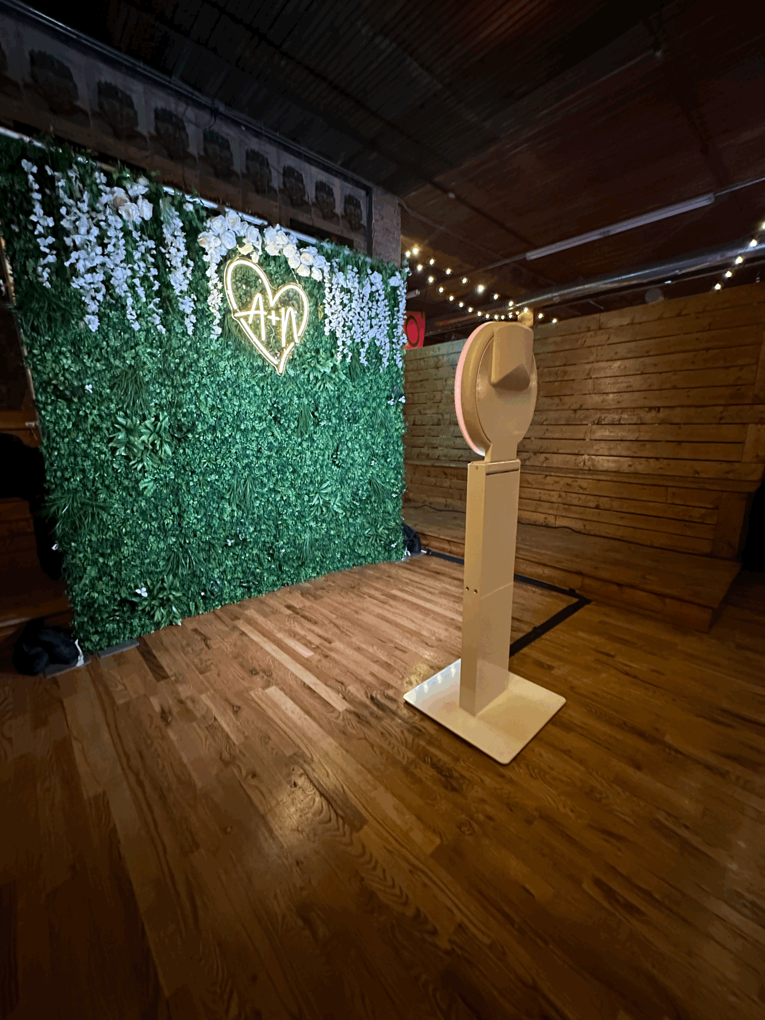 Floral Wall vs. Stretch Fabric Backdrop: Which is Best for Your Wedding Photo Booth?