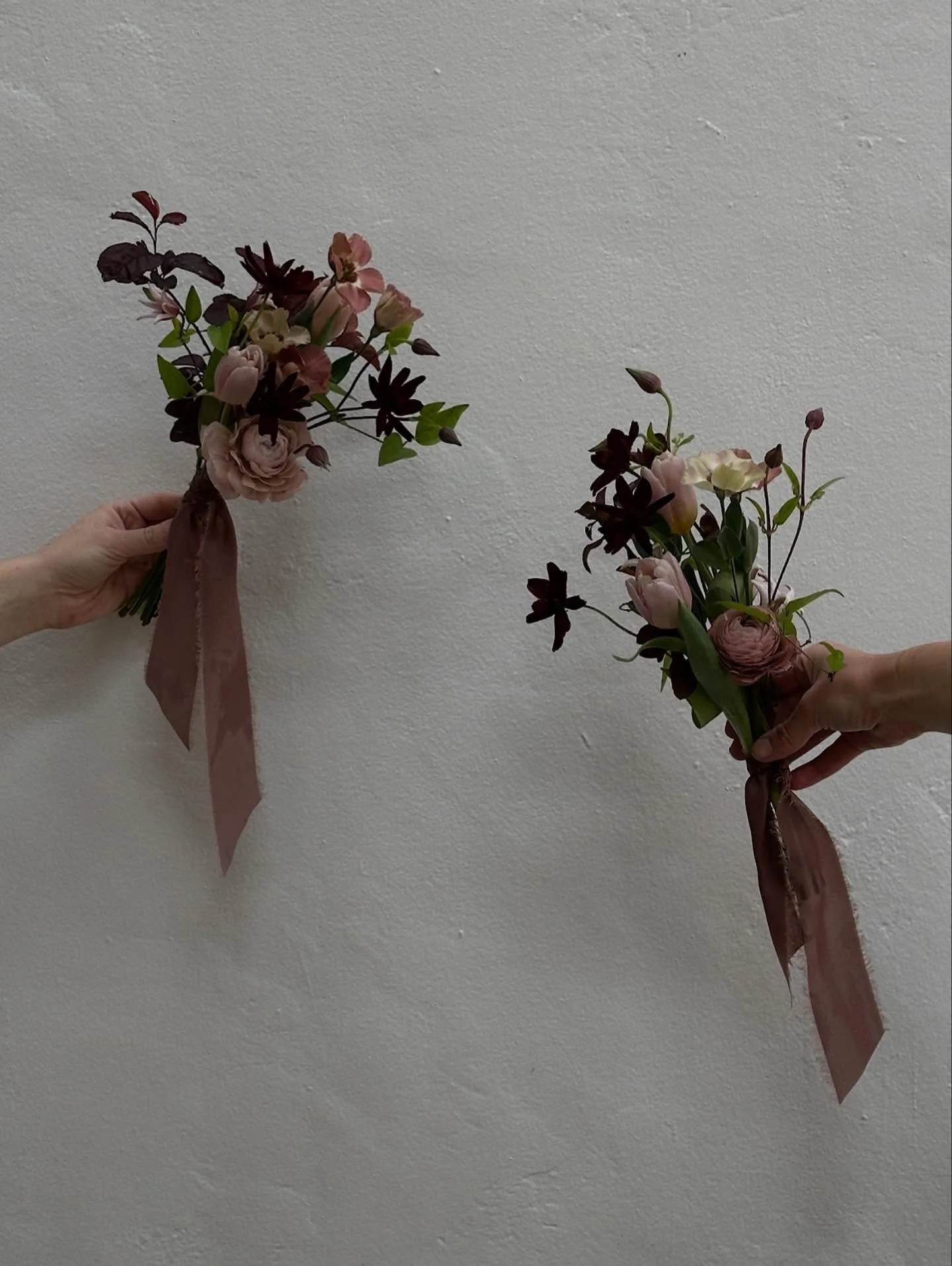 the bridesmaids 
🍇🌾

planner &amp; designer: @positively_charming_weddings 
venue: @ebelloflb 
florist: @brookebloom.co