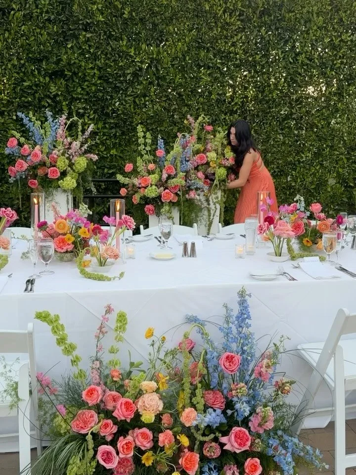 Being florist and bridesmaid means designing in heels 😂 

venue: @hyattnewportbeach 
planner: @intentionalgatheringsco 
dj: @secondsong_official 
photo &amp; video: @heirlumephotography 
florist: @brookebloom.co