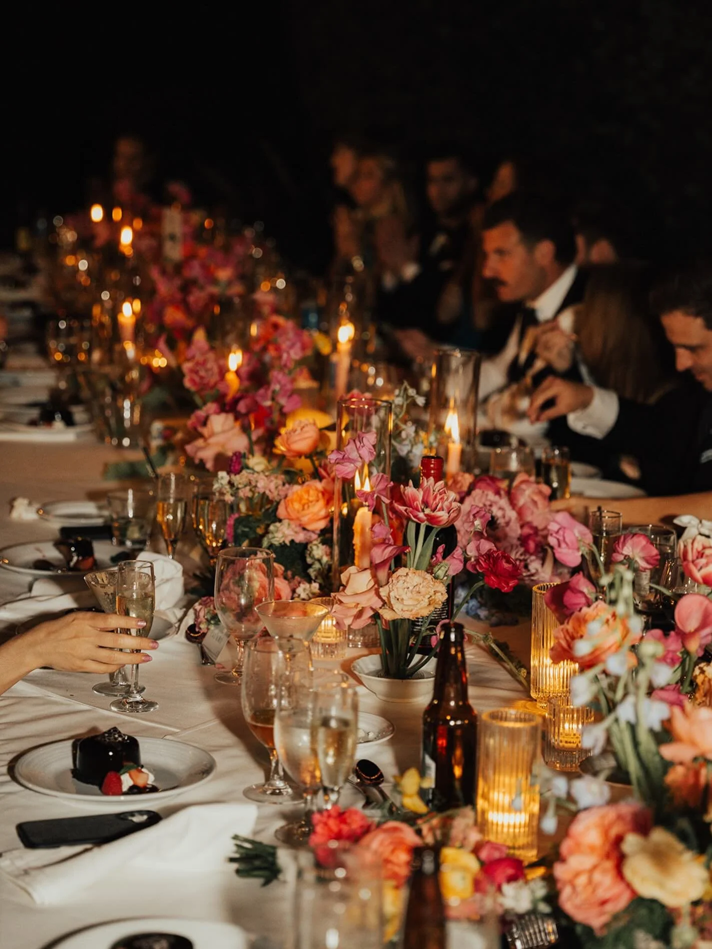 This table!!!
But really, this wedding was planned in less than 2 weeks &amp; I couldn&rsquo;t have done it without @gabbyroseflora @the_flower_kollective &amp; Jazmyn 🥺 Caring for a baby takes a village and having a wedding on top of that is pure c