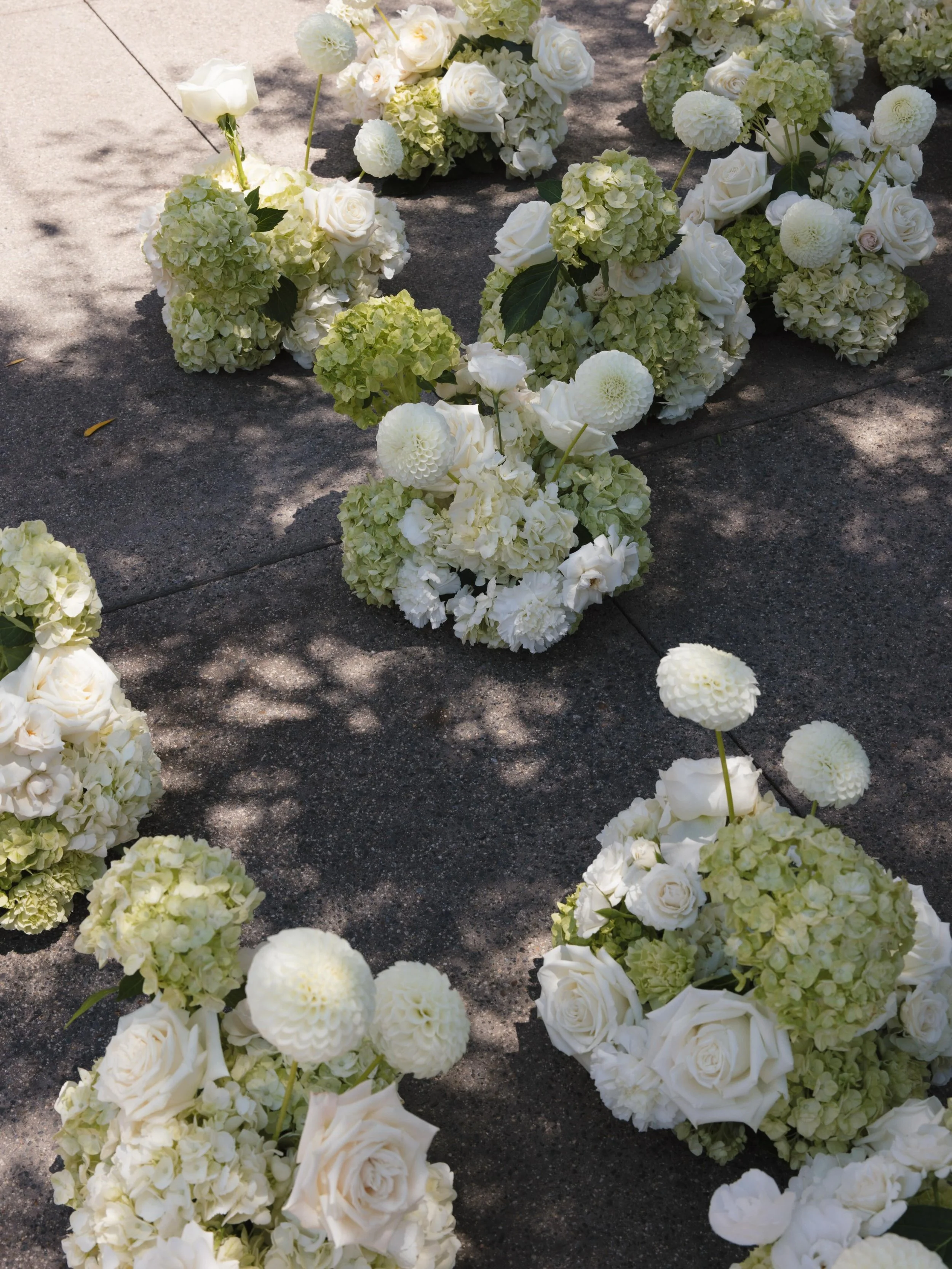 hydrangeas, hydrangeas, &amp; more hydrangeas 🦠

planner: @ivryevents 
venue: @monserateweddings 
photo: @sierradawnphoto 
video: @youphoriafilms 
florist: @brookebloom.co 
dj: @dartcollective 
dessert: @butterandcreambakery 
hair: @suchalittlemakeo