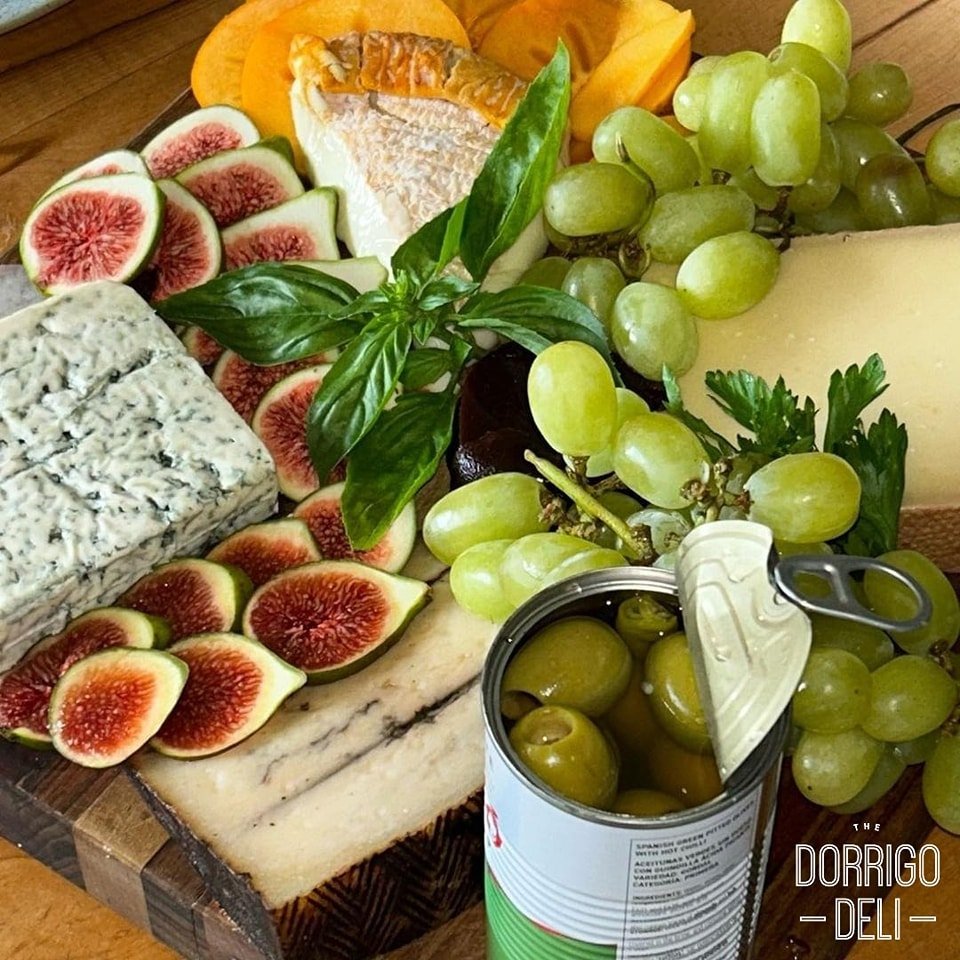 💠 Nothing brings people together like good food! 🤗🫒🧀🍇

#thedorrigodeli #delicatessen #dorrigo #discoverdorrigo #shoplocal #eattogether #grazingboard #cheeseplatter #cheeselovers