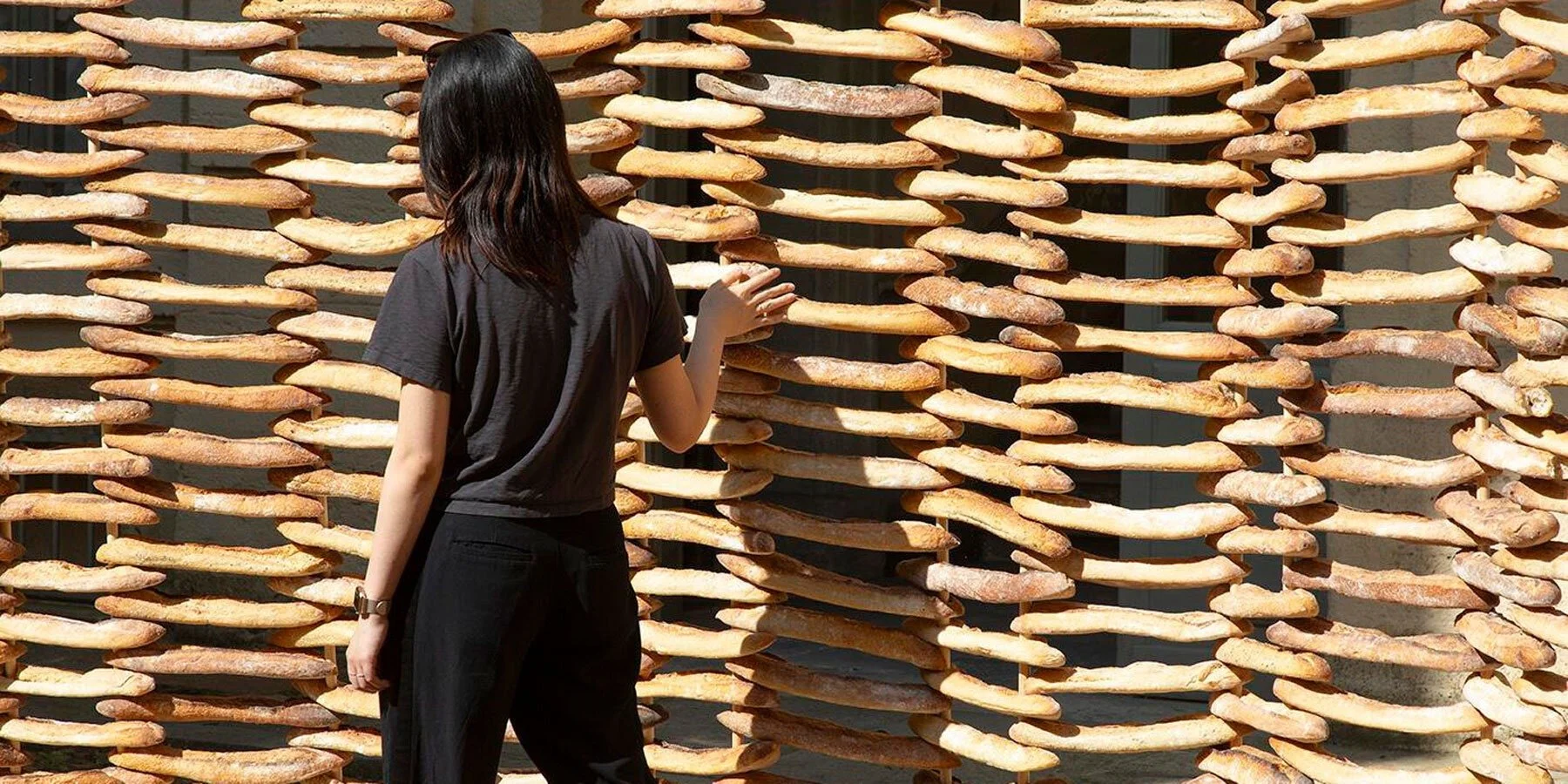 paysage-de-pain-public-installation-baguettes-mero-studios-designboom-1800-1.jpeg
