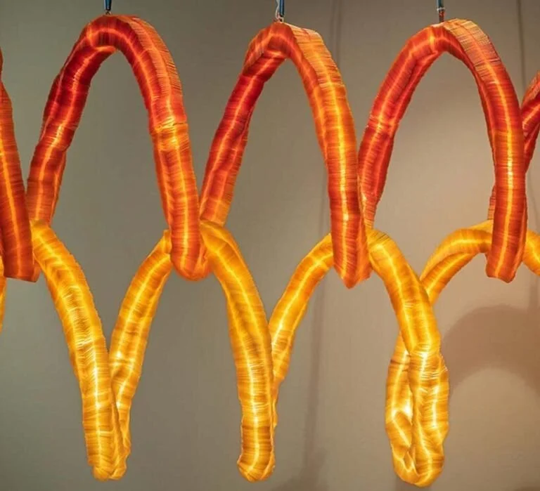 seaweed-based-biodegradable-material-interlocking-tubular-light-installation-slow2-designboom-818-3-768x699.jpeg
