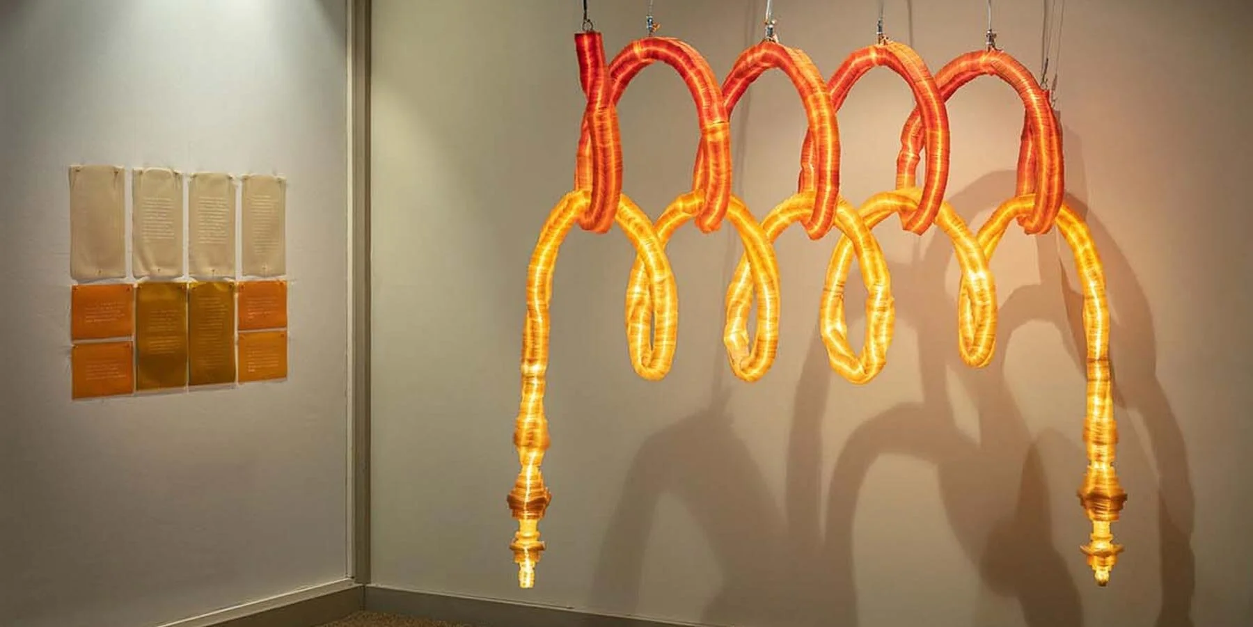 seaweed-based-biodegradable-material-interlocking-tubular-light-installation-slow2-designboom-1800-2.jpeg