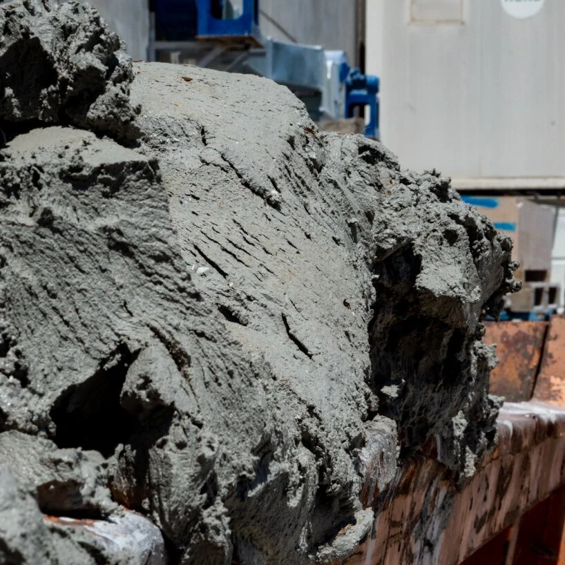 recycled-sawdust-glaze-studio-peipei-mining-raw-ceramic-materials-designboom-09.jpg
