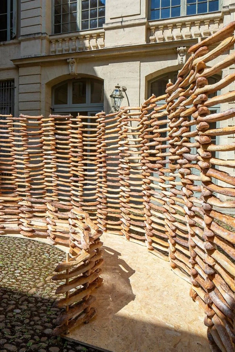 paysage-de-pain-public-installation-baguettes-mero-studios-designboom-818-3-768x1151.jpeg