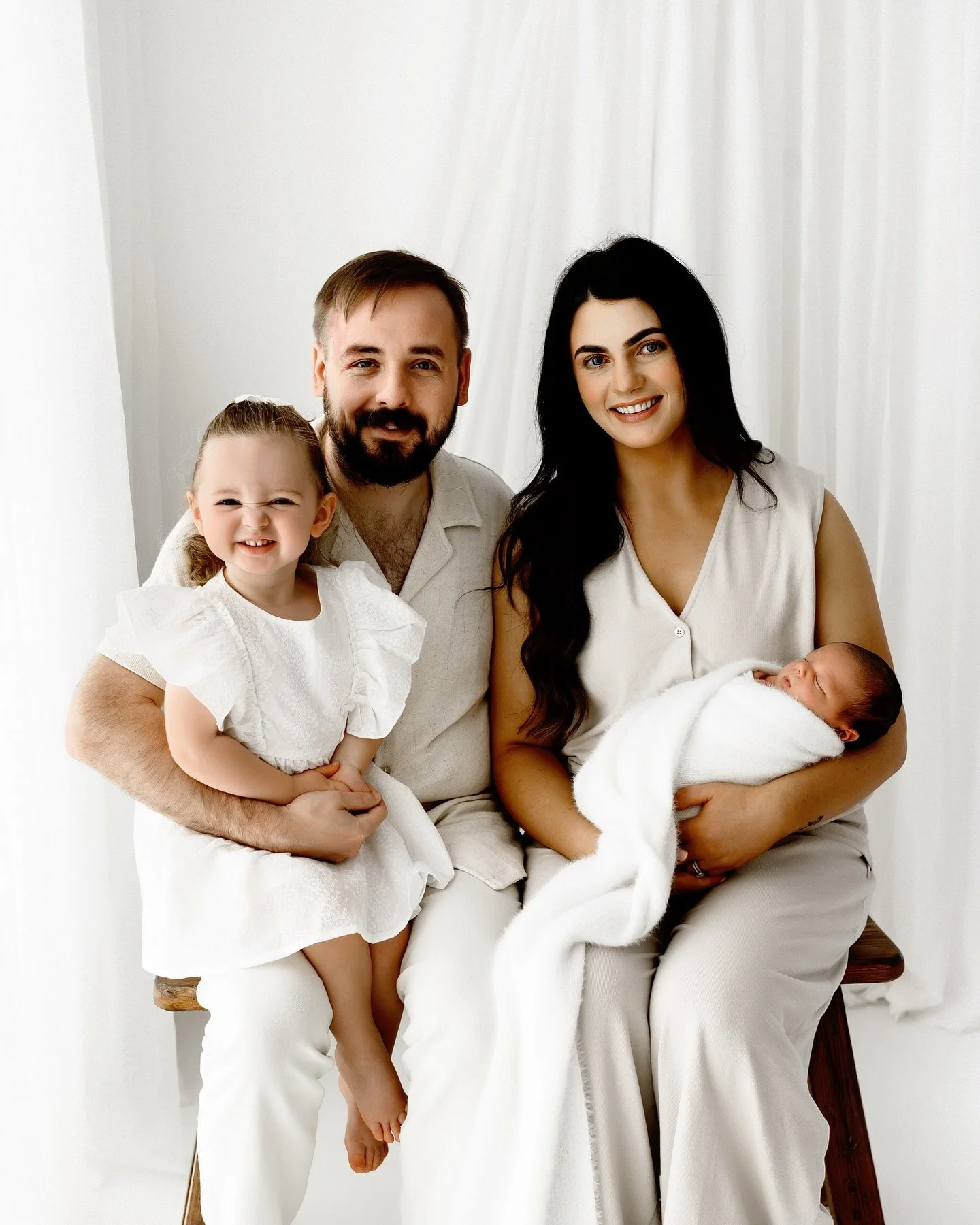 I&rsquo;m so thankful for my little studio, a place to make beautiful memories and freezing moments like this 

 #familyphoto #familyphotoshoot #northernireland #explore #babypho #newbornphotographer
